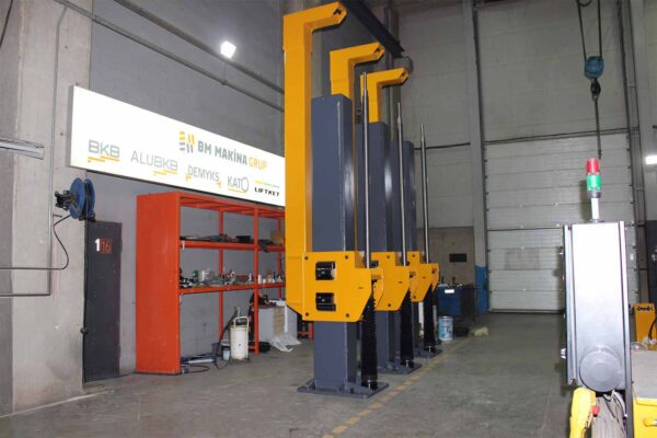 BM Makina Ürünler DEMYKS Mobil Kaldırma Krikosu Fabrika İçi